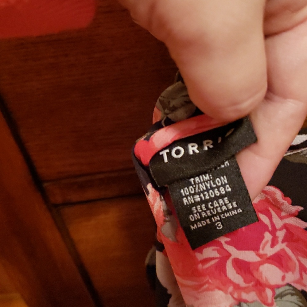 Torrid sleevless top - Picture 2 of 2